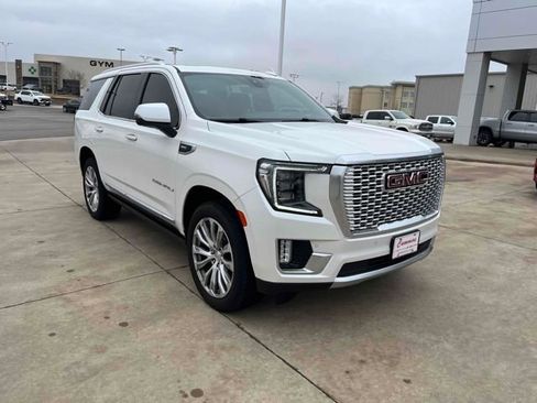 Used 2021 GMC Yukon Denali w/ Denali Premium Package image 3