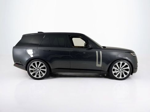 Used 2023 Land Rover Range Rover SE image 6
