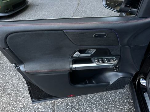 Used 2022 Mercedes-Benz GLB 250 4MATIC image 13