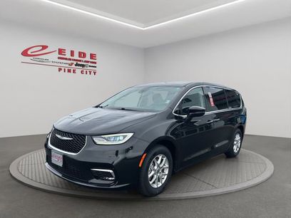 Used 2023 Chrysler Pacifica Touring-L