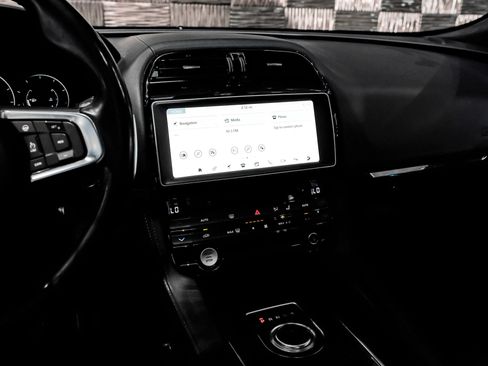 Used 2017 Jaguar F-PACE S AWD/4WD image 23