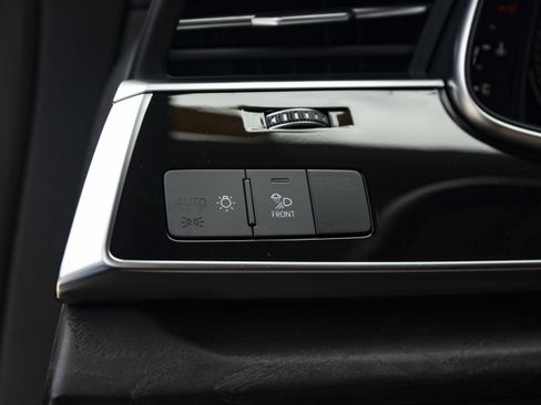 Used 2024 Audi Q8 Premium Plus AWD/4WD image 40