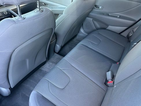 Used 2023 Hyundai Elantra SE image 15