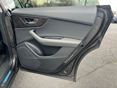 Used 2022 Audi Q8 Premium image 29