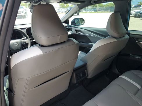 New 2025 Toyota Camry SE image 18