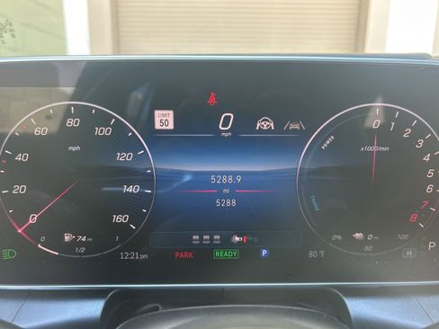 Used 2025 Mercedes-Benz GLC 350e 4MATIC image 9