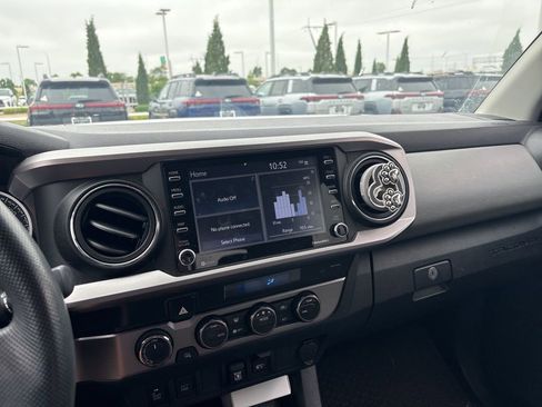 Used 2021 Toyota Tacoma SR5 w/ Technology Package AWD/4WD image 3