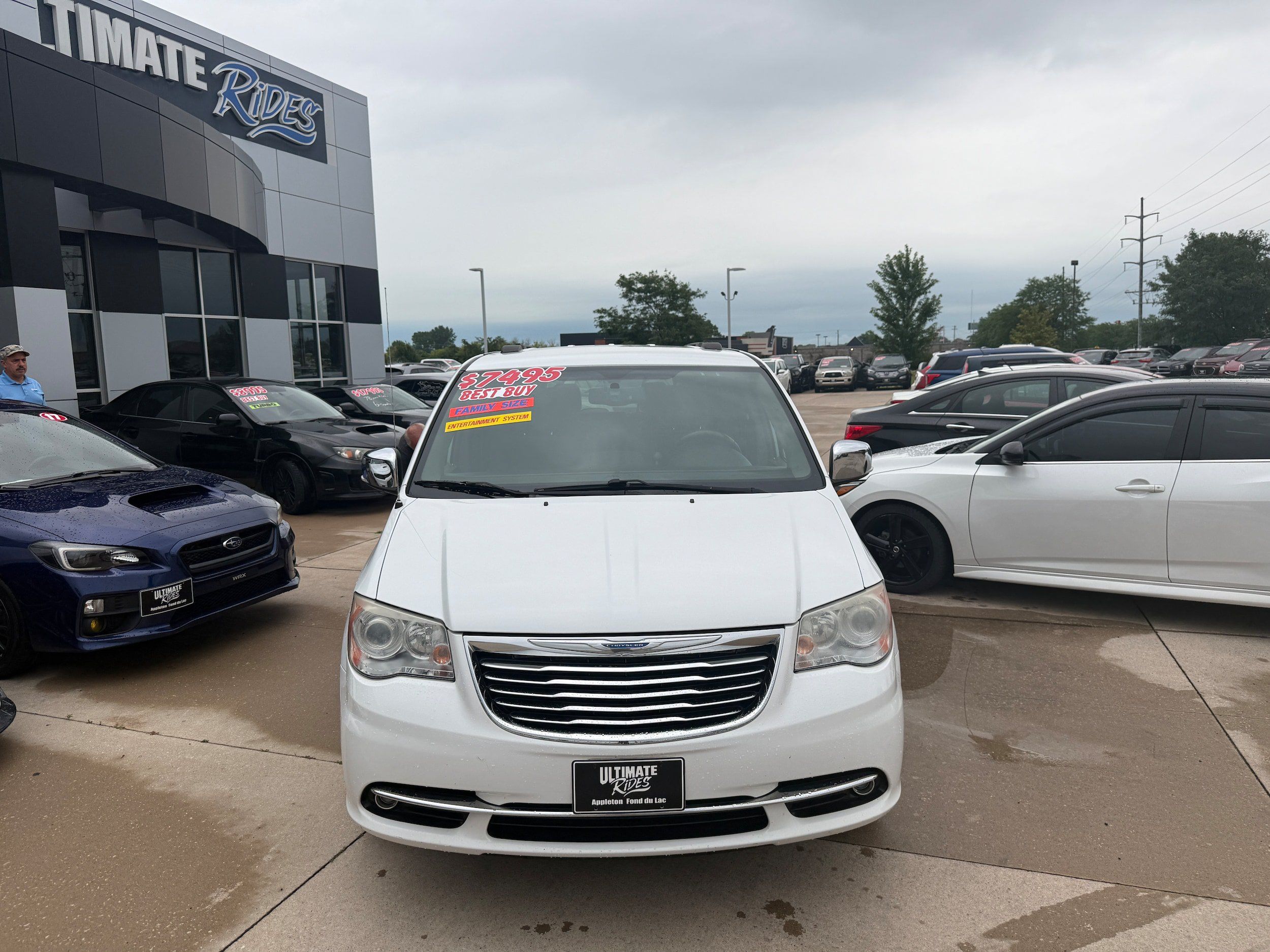 Used 2014 Chrysler Town & Country Limited w/ Trailer Tow Group FWD image 3