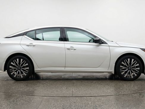 Used 2025 Nissan Altima 2.5 SV image 11
