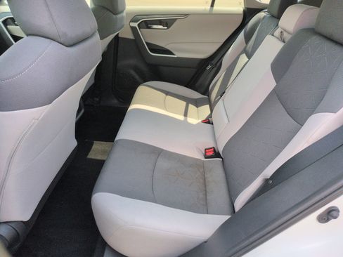 Used 2019 Toyota RAV4 XLE FWD image 31