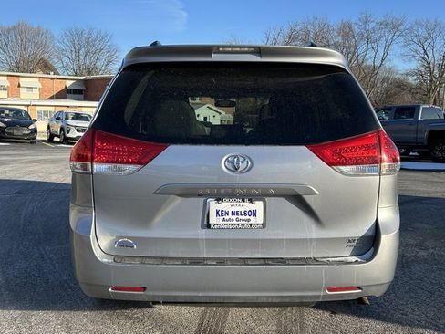 Used 2013 Toyota Sienna XLE image 7