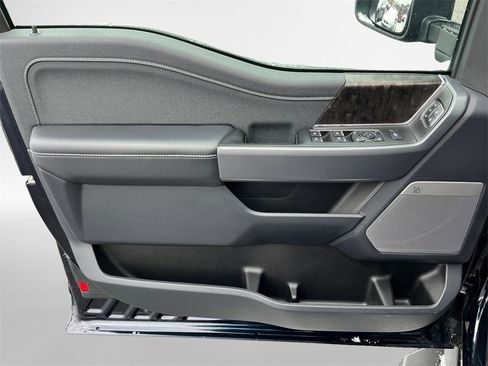 Used 2023 Ford F350 Lariat w/ Tow Technology Package image 17