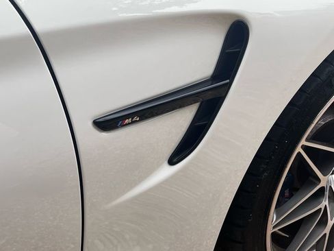 Used 2018 BMW M4 Convertible image 30