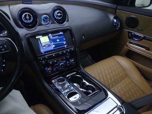 Used 2017 Jaguar XJ L Supercharged image 21