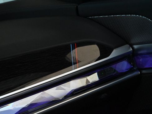 Certified 2024 BMW i7 eDrive50 w/ M Sport Package RWD image 36
