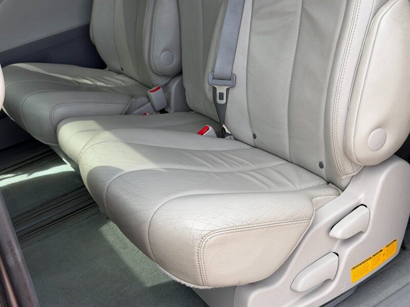Used 2014 Toyota Sienna XLE w/ XLE Premium Package FWD image 45