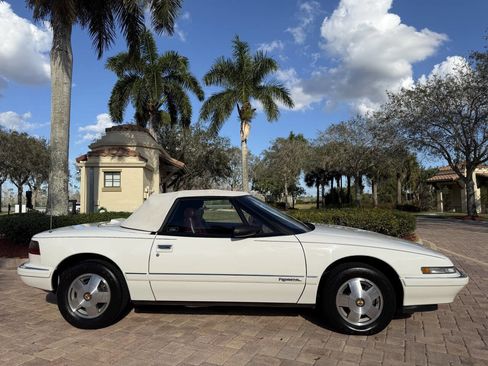 Used 1990 Buick Reatta Convertible image 1