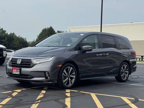 Used 2023 Honda Odyssey Touring image 2