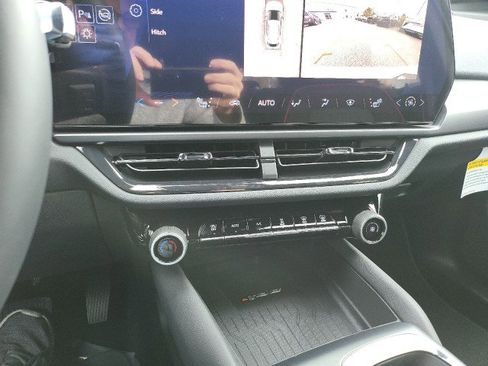 New 2025 Chevrolet Equinox EV RS image 31