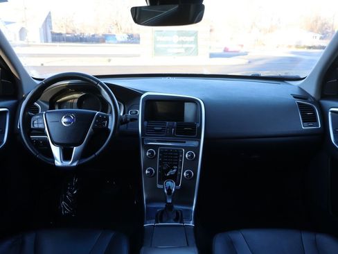 Used 2016 Volvo XC60 T5 Premier image 16