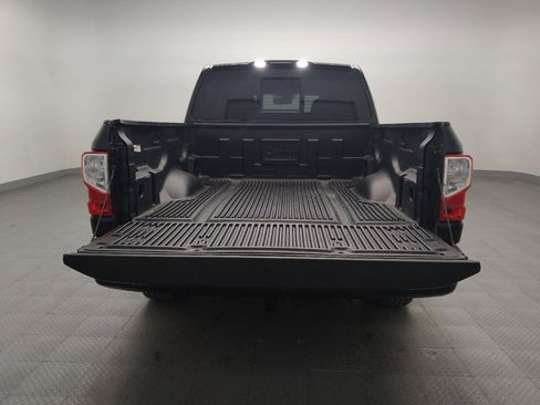 Used 2018 Nissan Titan SV w/ SV Convenience Package image 29