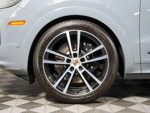 Certified 2025 Porsche Cayenne GTS AWD/4WD image 13