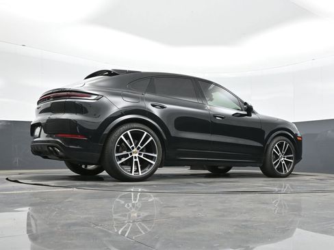 Certified 2024 Porsche Cayenne Coupe AWD/4WD image 38