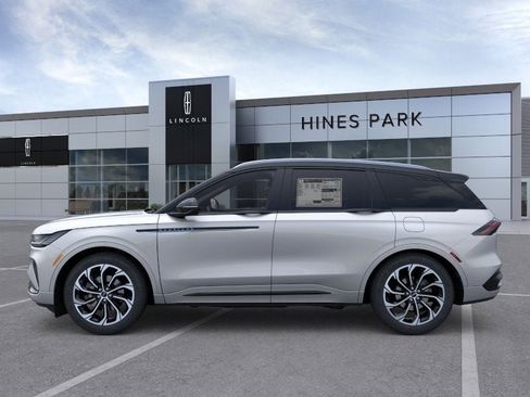 New 2026 Lincoln Nautilus Reserve image 3