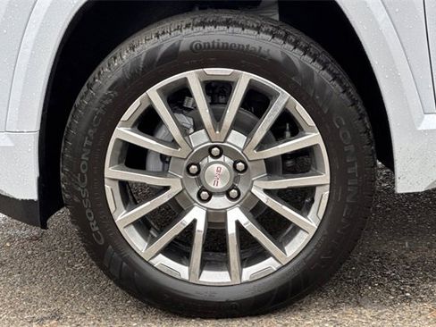 New 2026 GMC Terrain Denali w/ LPO, Floor Liner Package image 32