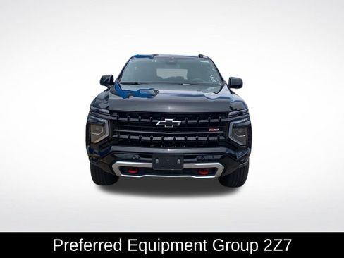 Used 2025 Chevrolet Suburban Z71 AWD/4WD image 2