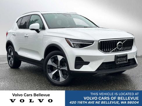 Used 2025 Volvo XC40 B5 Core w/ Protection Package Premier image 1