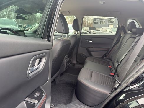 Certified 2025 Nissan Rogue SV image 29