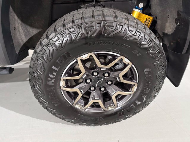 Used 2024 Chevrolet Colorado ZR2 w/ Technology Package AWD/4WD image 8