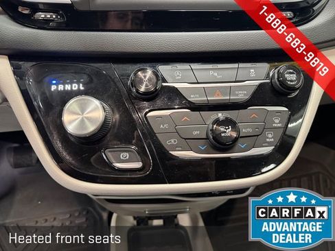 Used 2018 Chrysler Pacifica Touring-L image 4