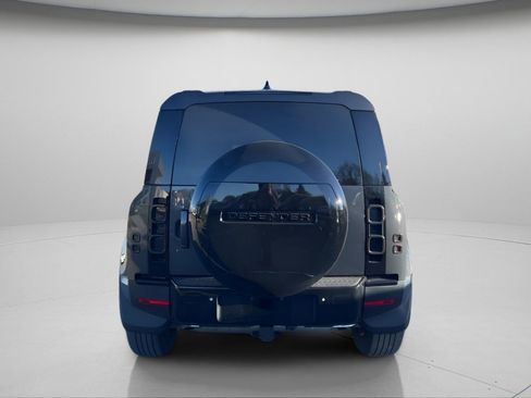 Used 2025 Land Rover Defender 110 S image 8