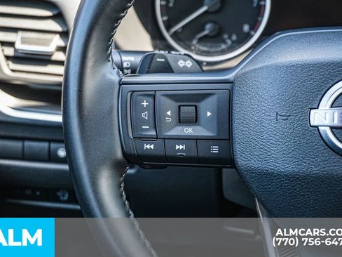 Used 2025 Nissan Rogue SV image 30