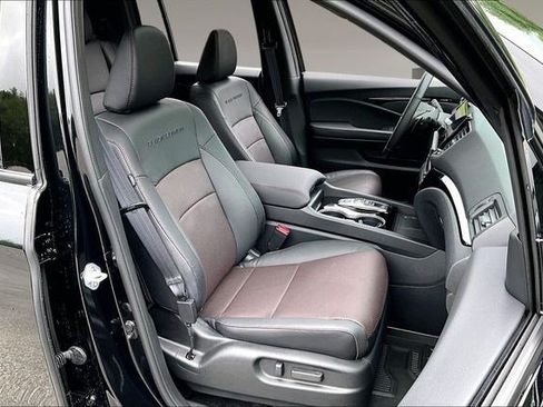 Certified 2025 Honda Ridgeline Black Edition image 26