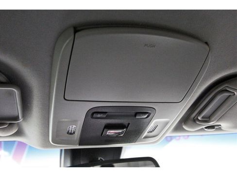 Used 2019 Toyota Camry SE image 25