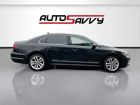 Used 2017 Volkswagen Passat 1.8T SE FWD image 8