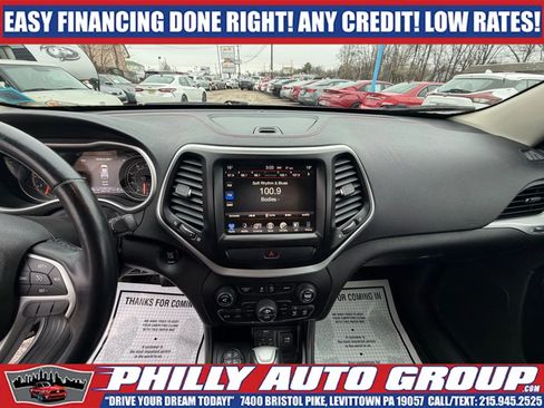 Used 2016 Jeep Cherokee Trailhawk w/ Comfort & Convenience Group AWD/4WD image 12