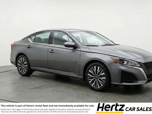 Used 2025 Nissan Altima 2.5 SV FWD image 1