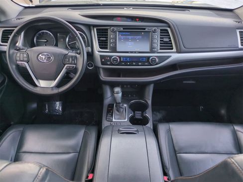 Used 2019 Toyota Highlander XLE image 15