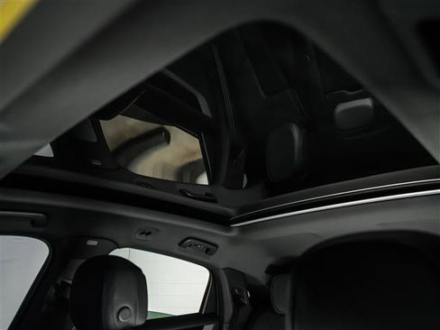 Certified 2025 Porsche Cayenne Coupe AWD/4WD image 17