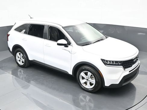 Used 2023 Kia Sorento LX image 45