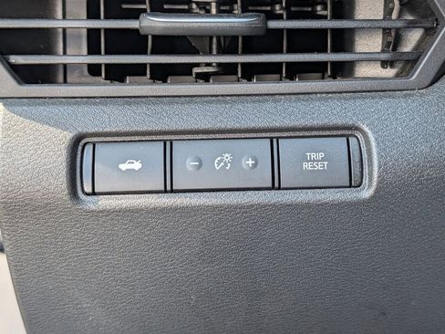 Used 2025 Nissan Altima 2.5 SV FWD image 19