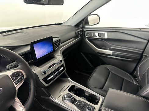 Used 2022 Ford Explorer XLT w/ Equipment Group 202A AWD/4WD image 23