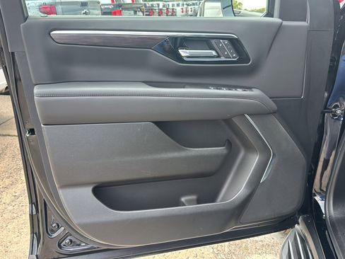 Used 2026 Chevrolet Suburban LT AWD/4WD image 16