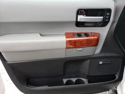 Used 2022 Toyota Sequoia Platinum image 9