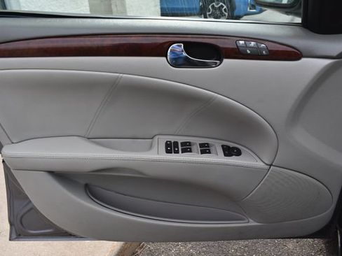 Used 2007 Buick Lucerne CXL FWD image 16