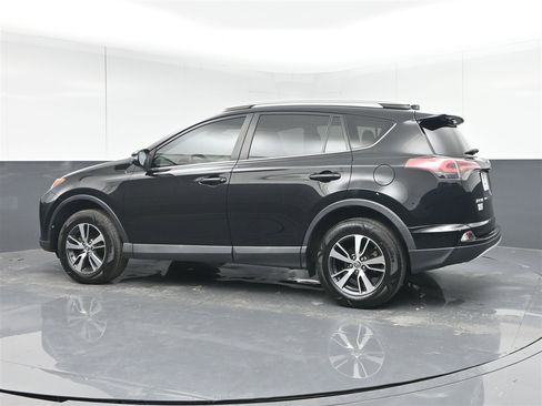 Used 2018 Toyota RAV4 XLE image 7
